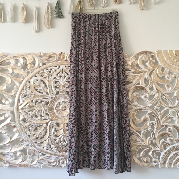 Brandy Melville Dresses & Skirts - Brandy Melville Printed Maxi Skirt